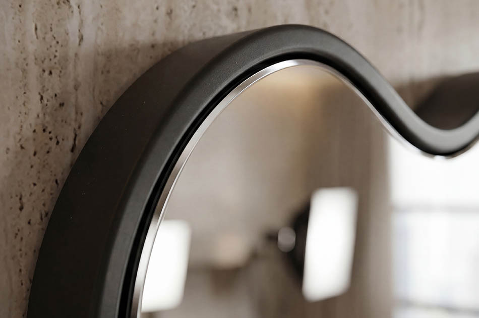 Miroir dans un cadre en MDF