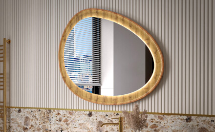 Miroir irrégulier dans un cadre en chêne avec éclairage LED